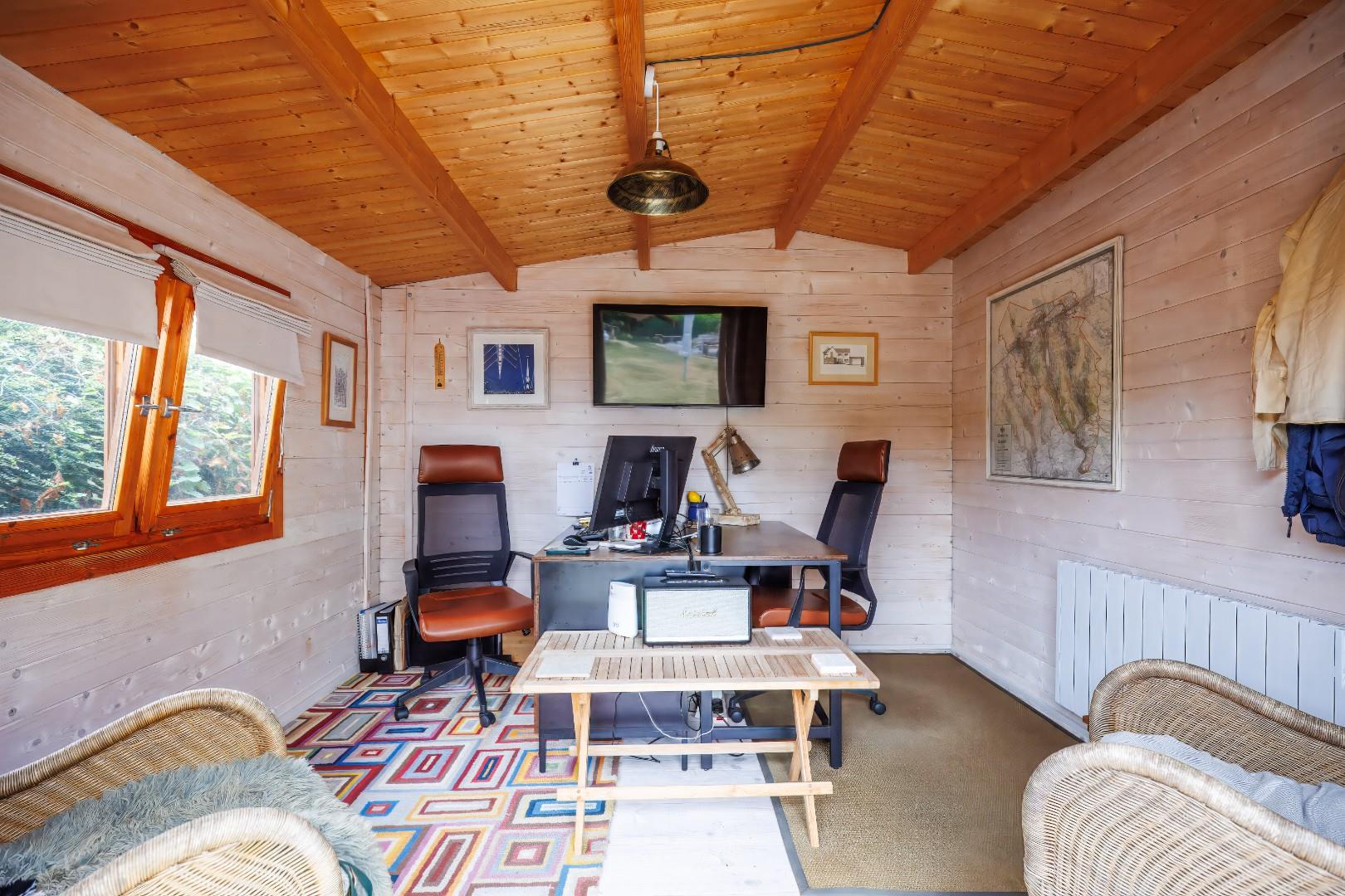 Bracklinn, St. Quentins Close, Llanblethian, Cowbridge, Vale of Glamorgan, CF71 7EZ